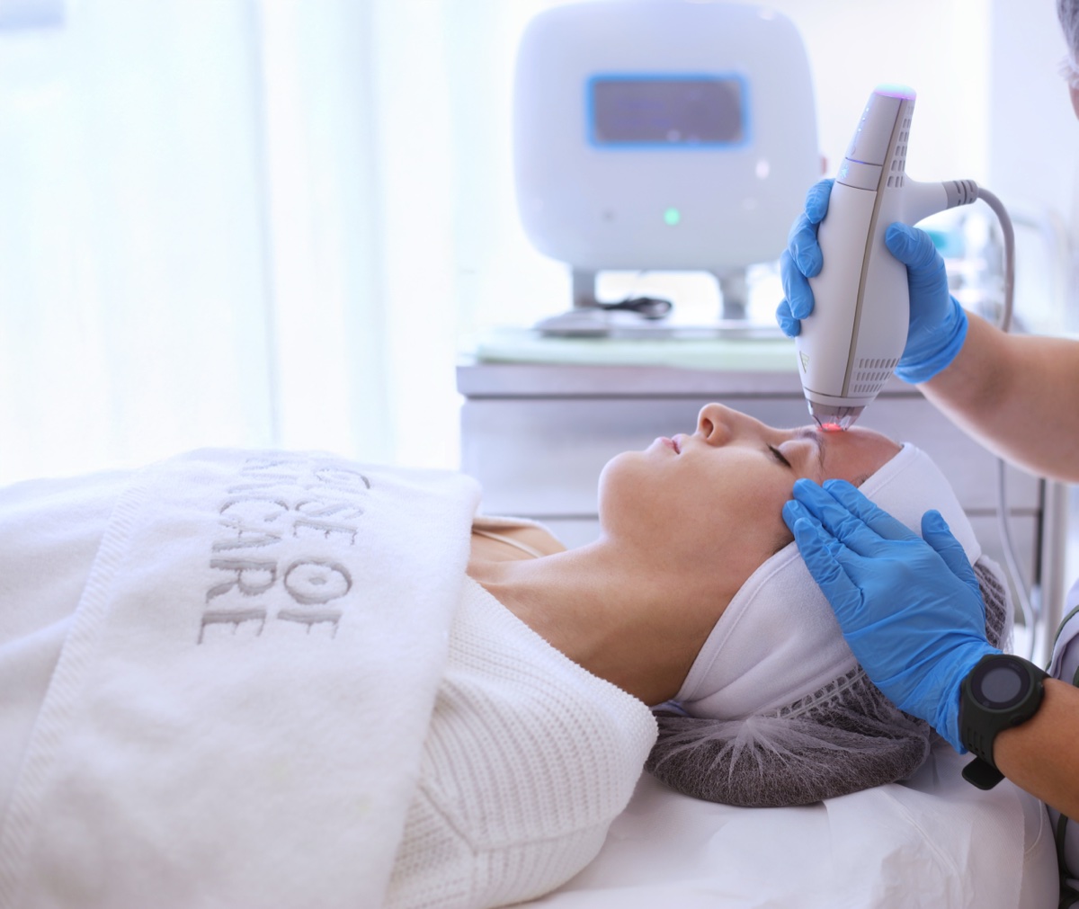 Laser skin resurfacing and rejuvenation treatment in Abu Dhabi
