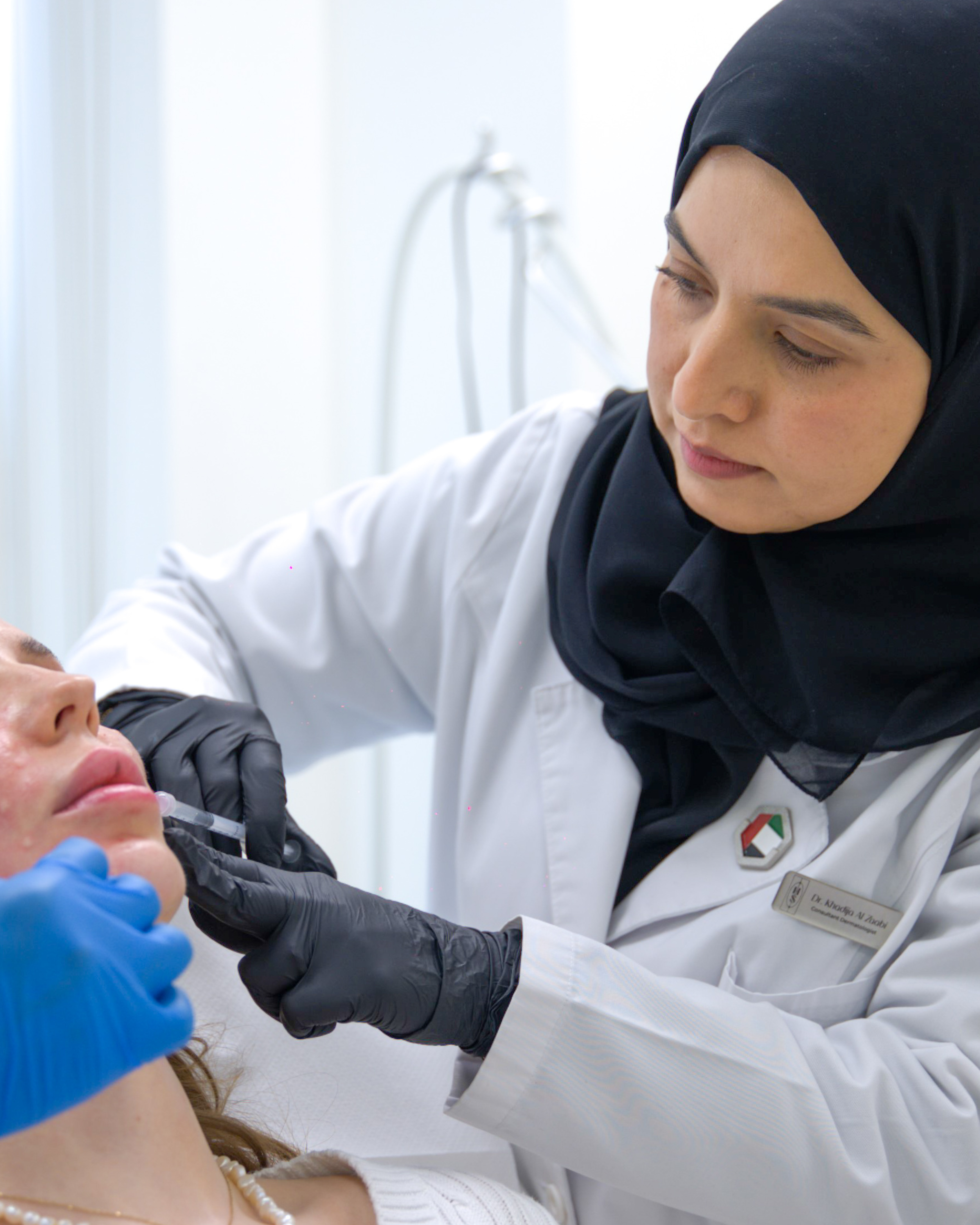 دكتورة خديجة الزعابي - طبيبة جلدية استشارية في أبوظبي